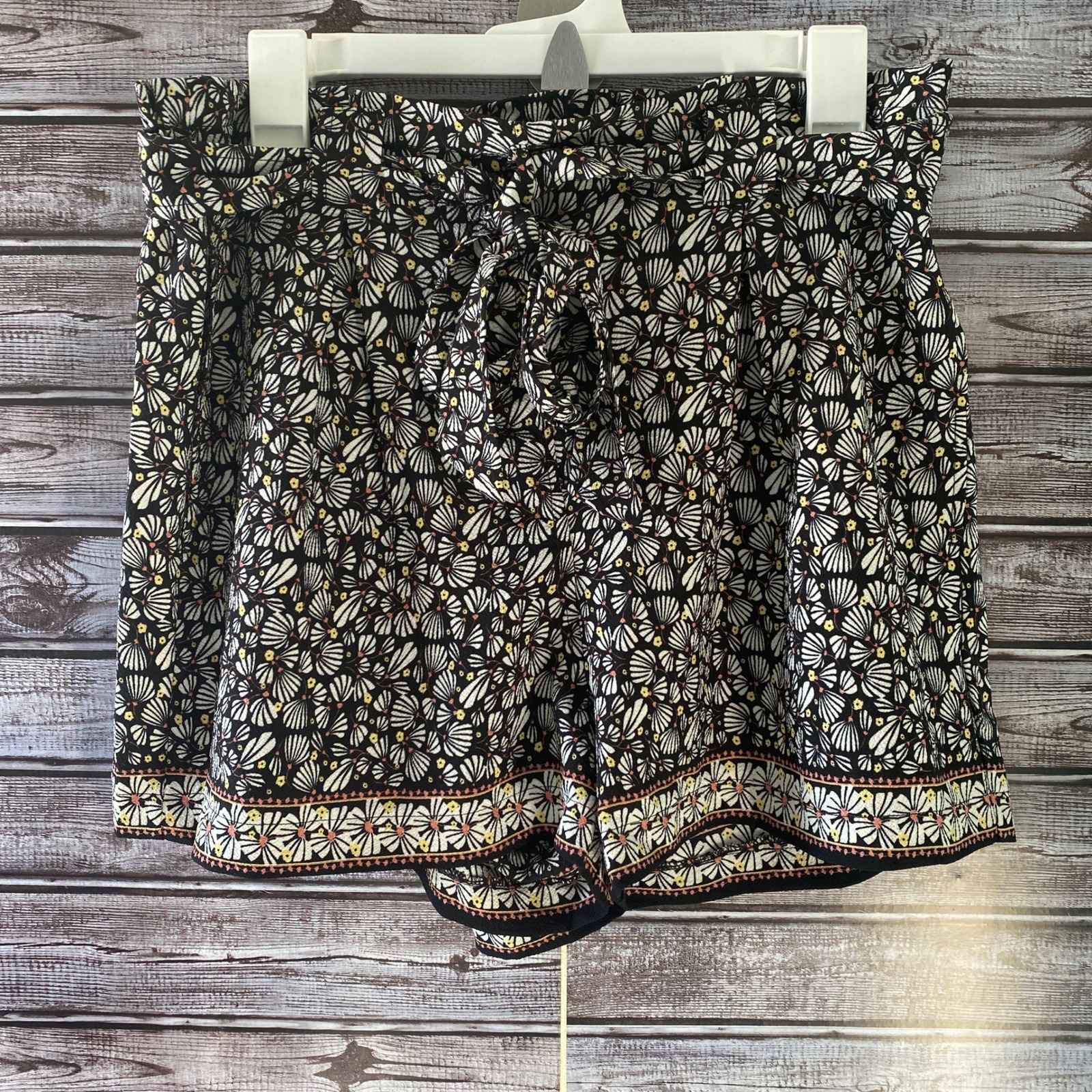 Max Studio Women's Shorts Size Xl Black Floral Belted Nwt